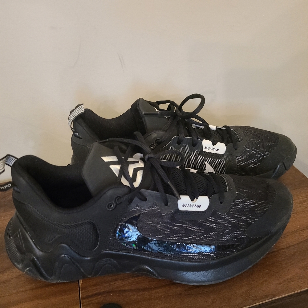 Nike Gianni's Black and Gray Running  Basketball Sneakers